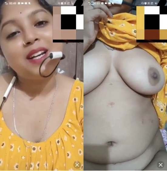 Indian-Desi-indianbhabisexi-Shows-her-Big-Juicy-Boobs-on-live-cam.jpg
